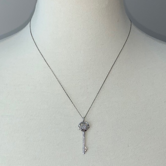 NEW Diamond Silver (Sterling) Key Pendant Necklace 10k - Picture 10 of 10